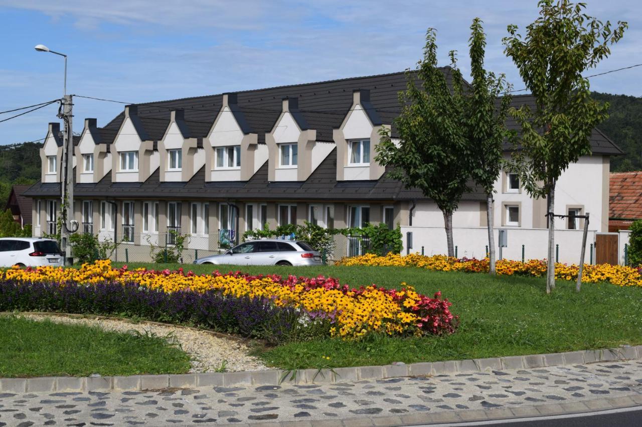 Platan Apartmanhaz Balatongyörök 외부 사진