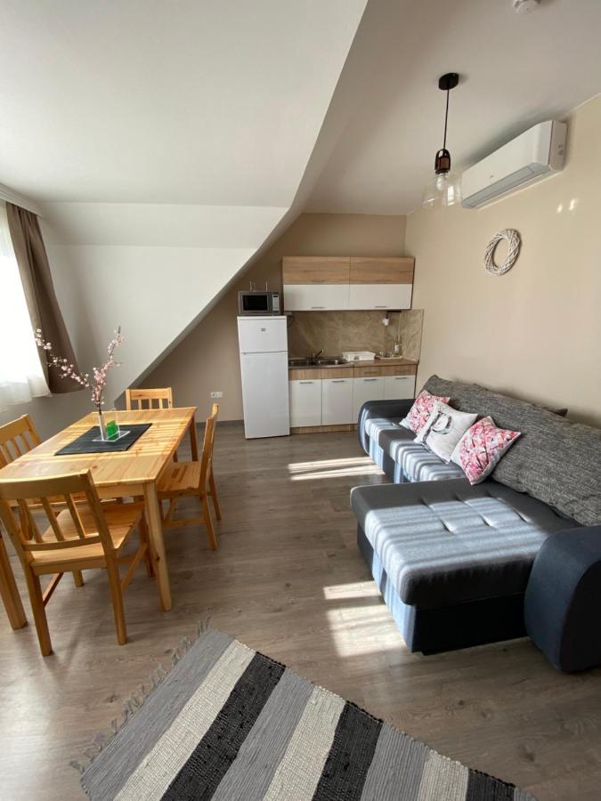 Platan Apartmanhaz Balatongyörök 외부 사진