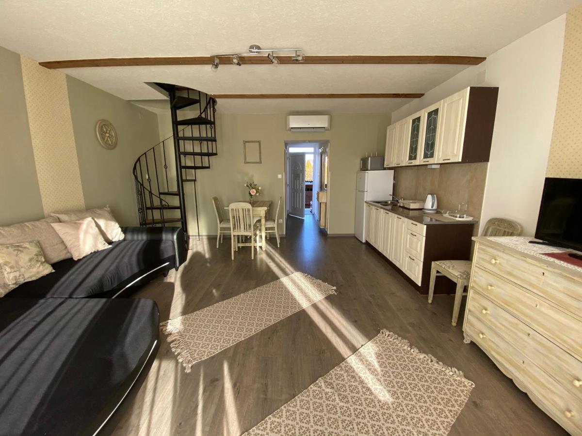 Platan Apartmanhaz Balatongyörök 외부 사진