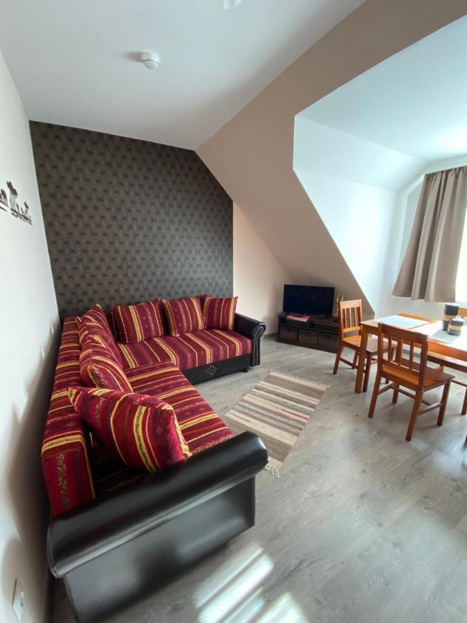 Platan Apartmanhaz Balatongyörök 외부 사진